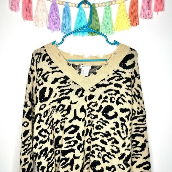 Main Strip Leopard Cheetah Distressed Fringe V-Neck Knitted Sweater Size Medium - Picture 2 of 13